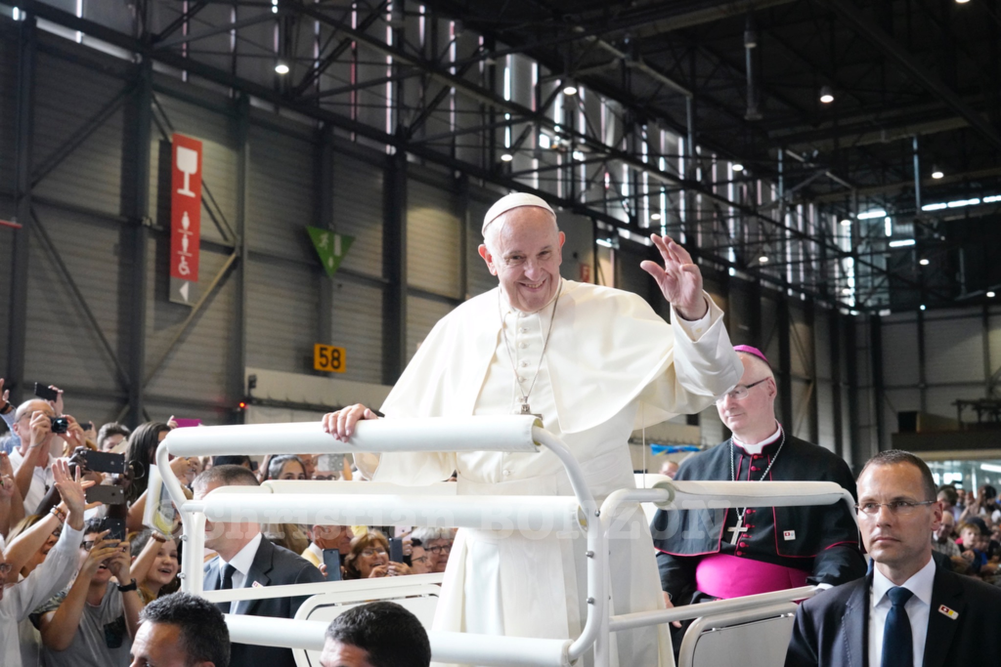 Le Pape en visite a Palexpo a Geneve.