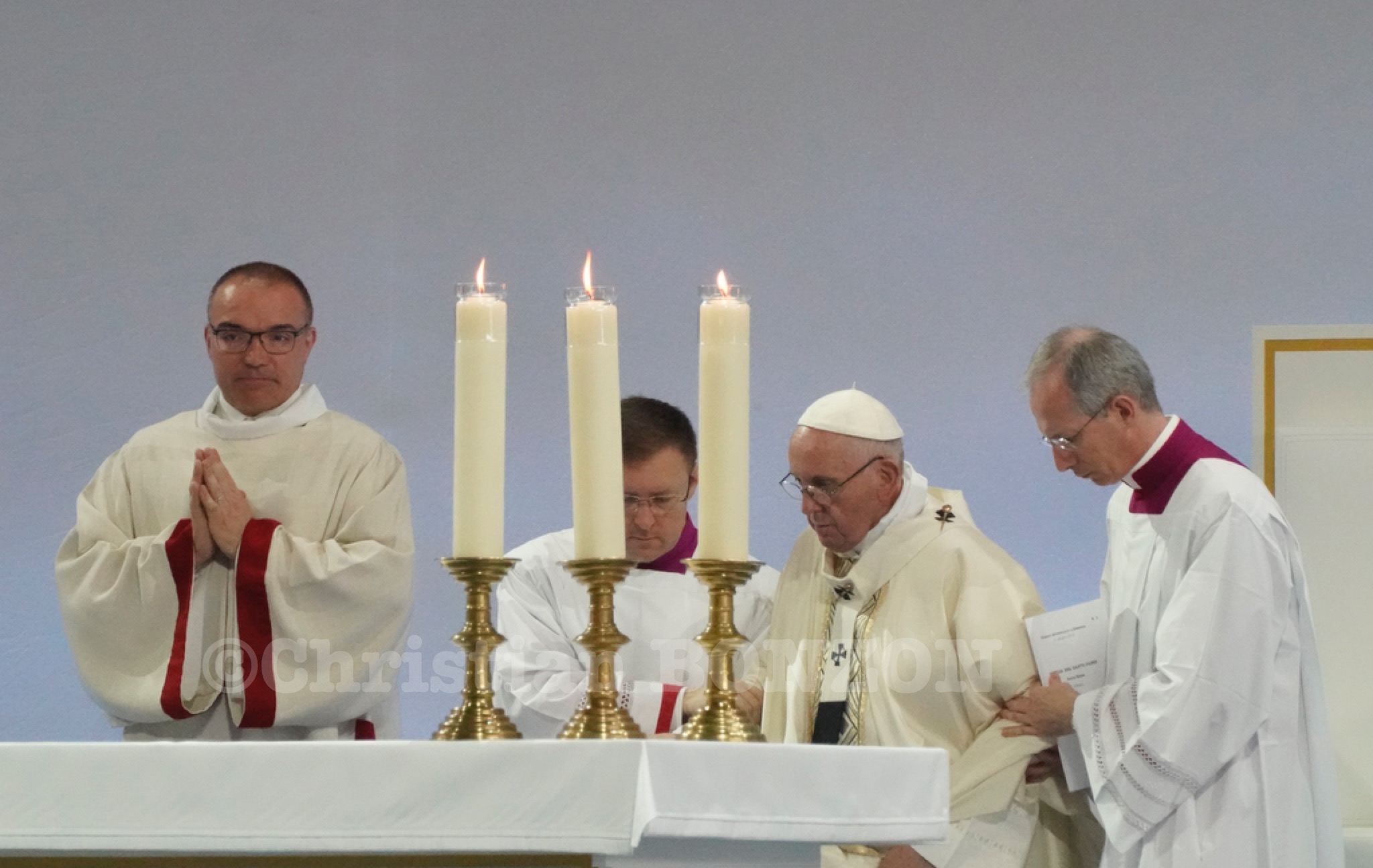 Le Pape en visite a Palexpo a Geneve.
