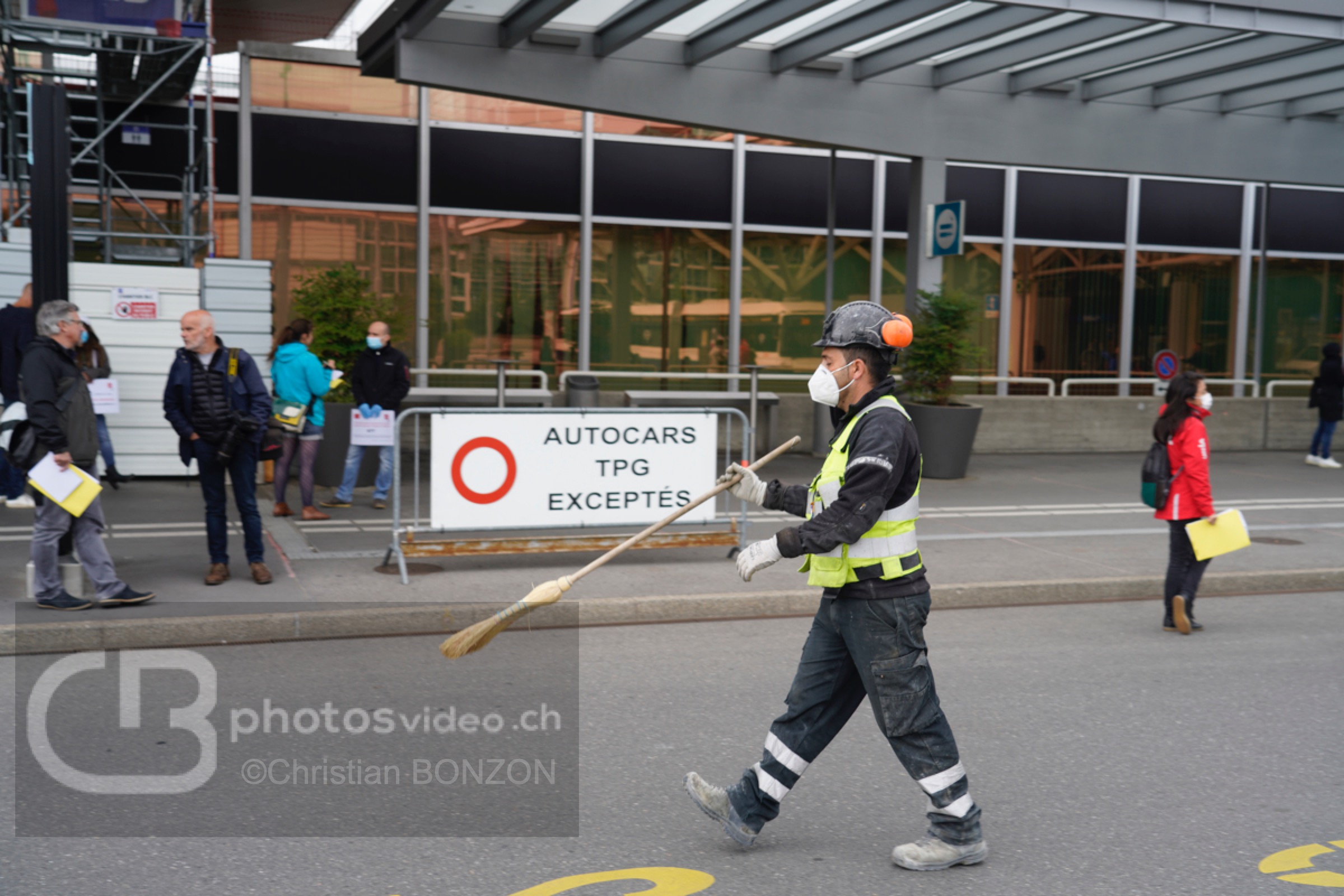 uniacriswcliamtique008