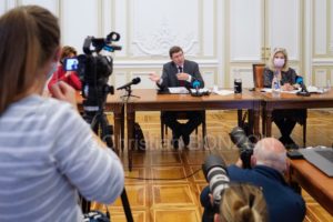 Confpresseconfinement024