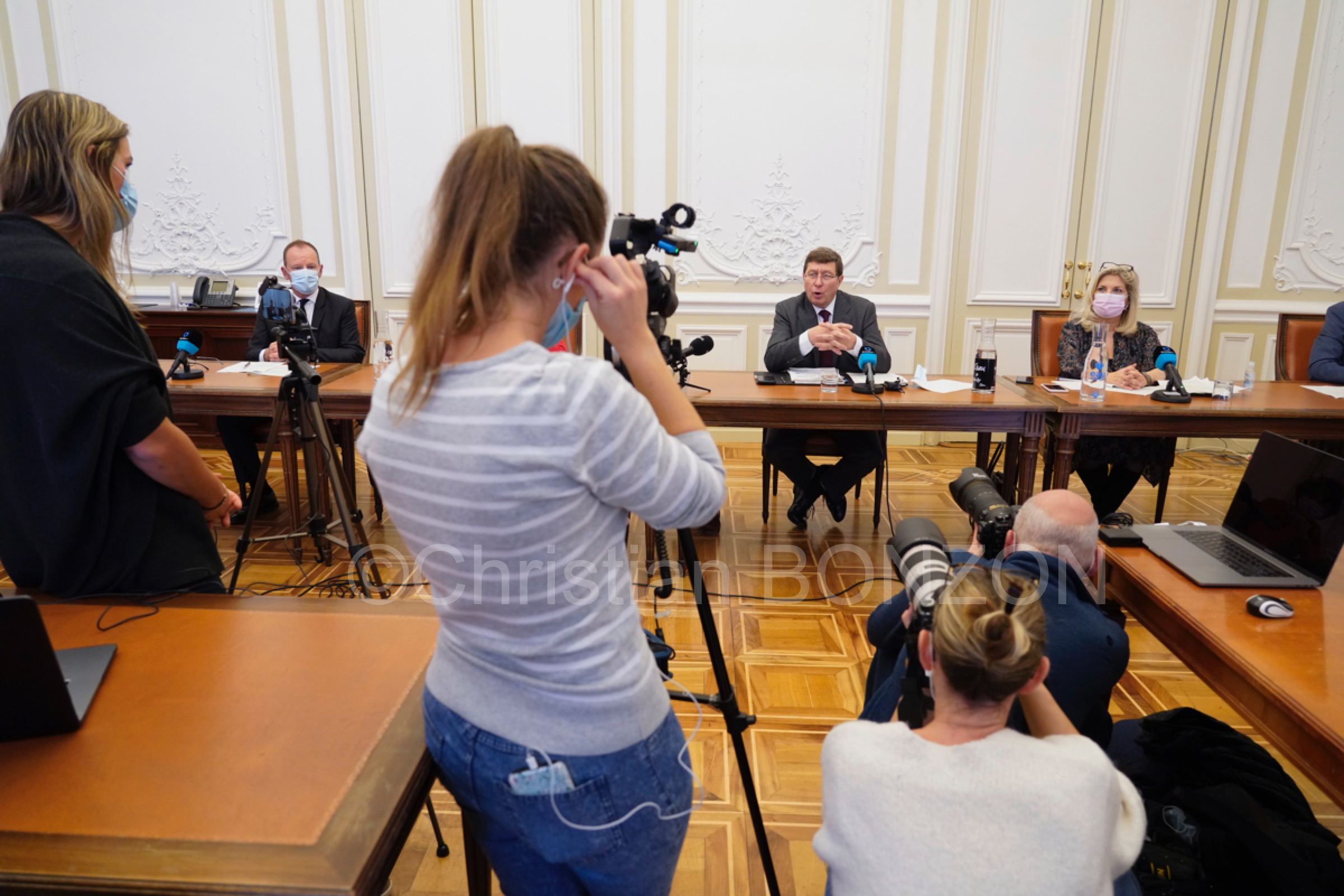 Confpresseconfinement025