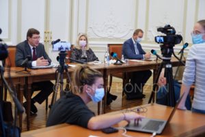 Confpresseconfinement027