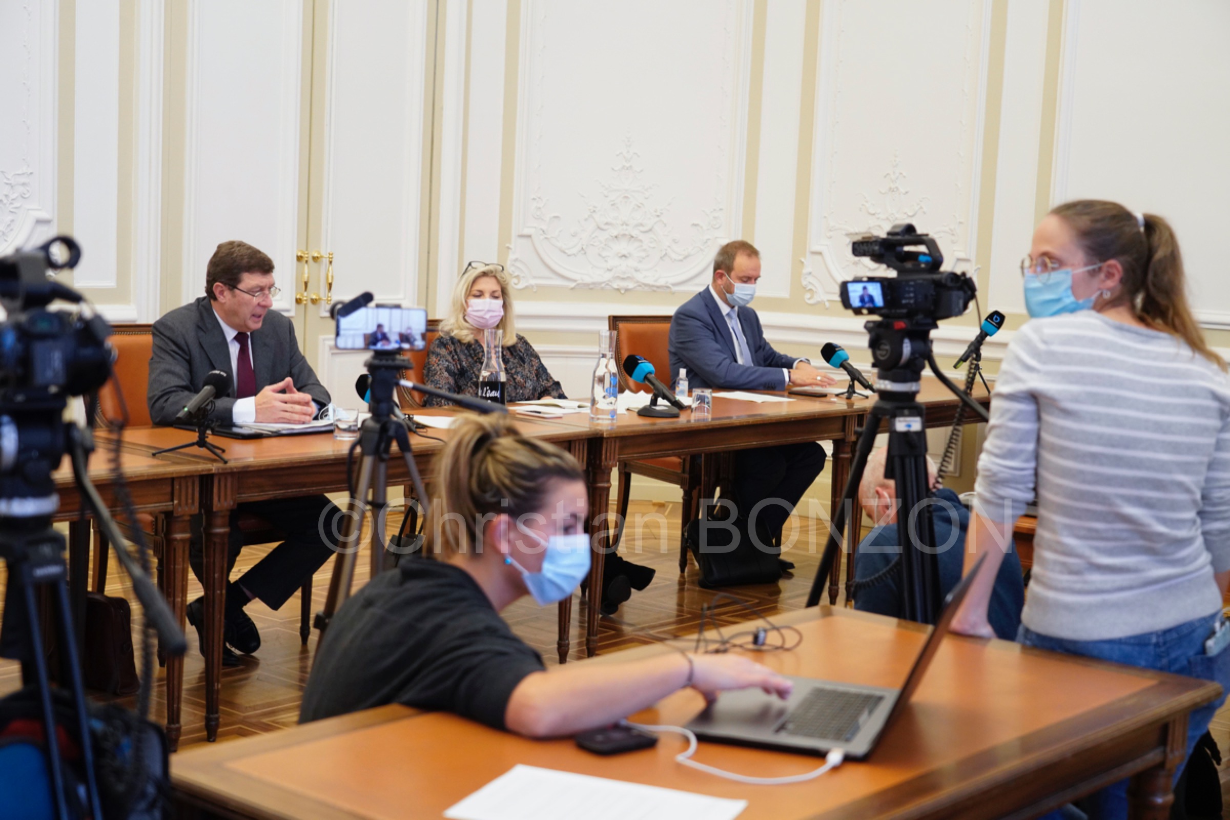 Confpresseconfinement028