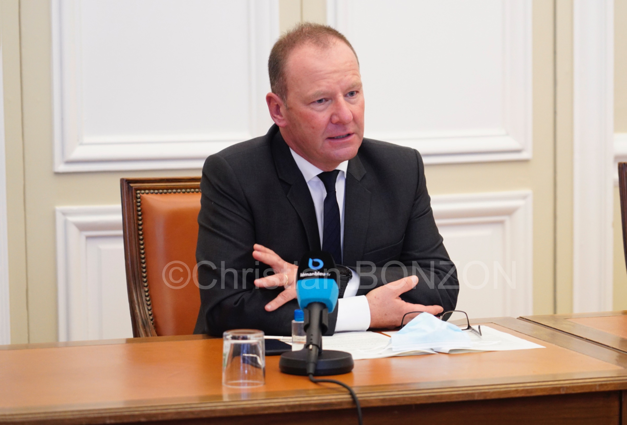 Confpresseconfinement033