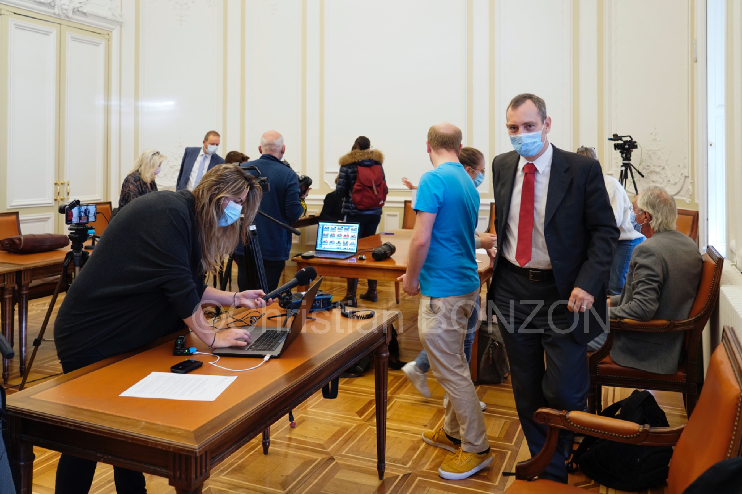 Confpresseconfinement037