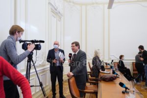 Confpresseconfinement041