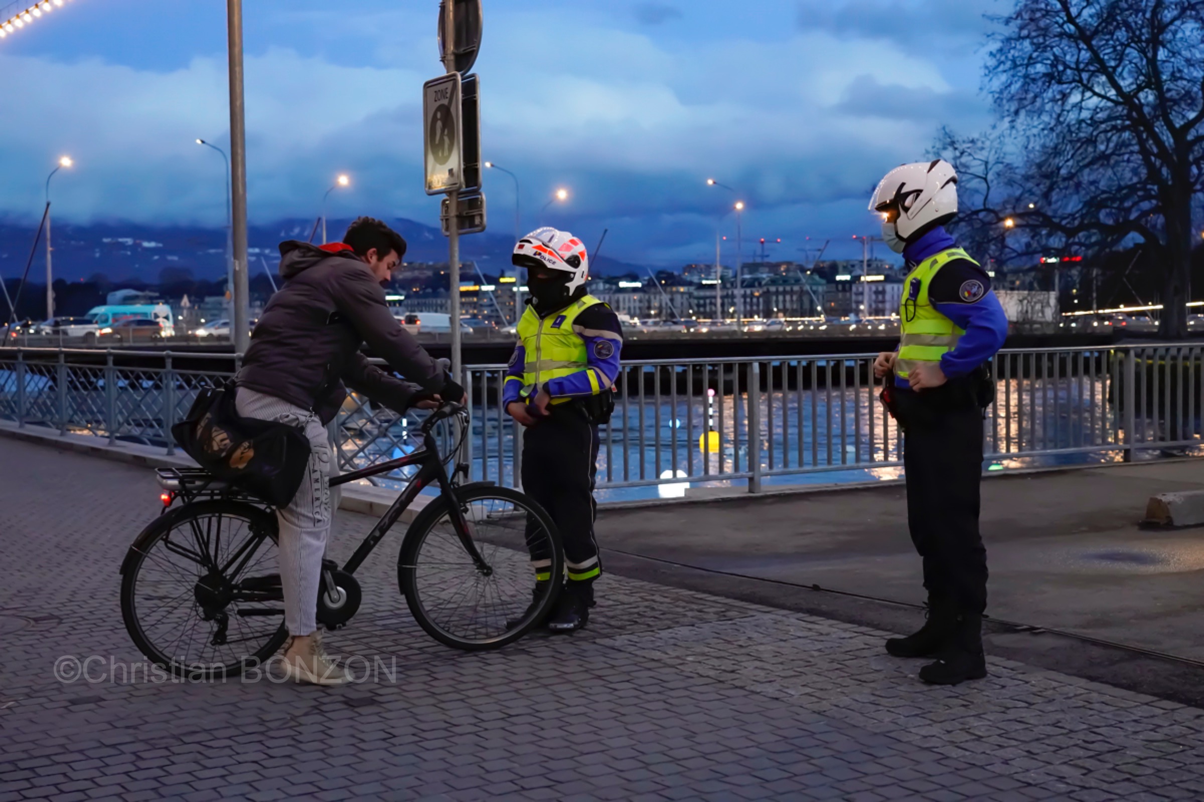 policecontrolevelo024