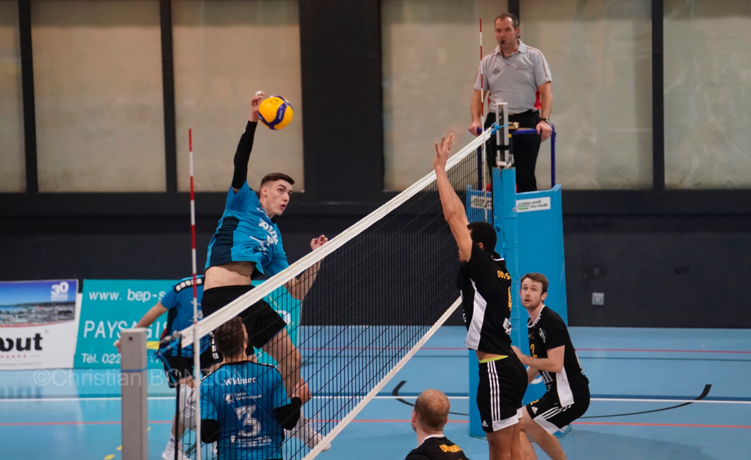 ChenoisGenve042e_VolleyTracktorVolleyBasel