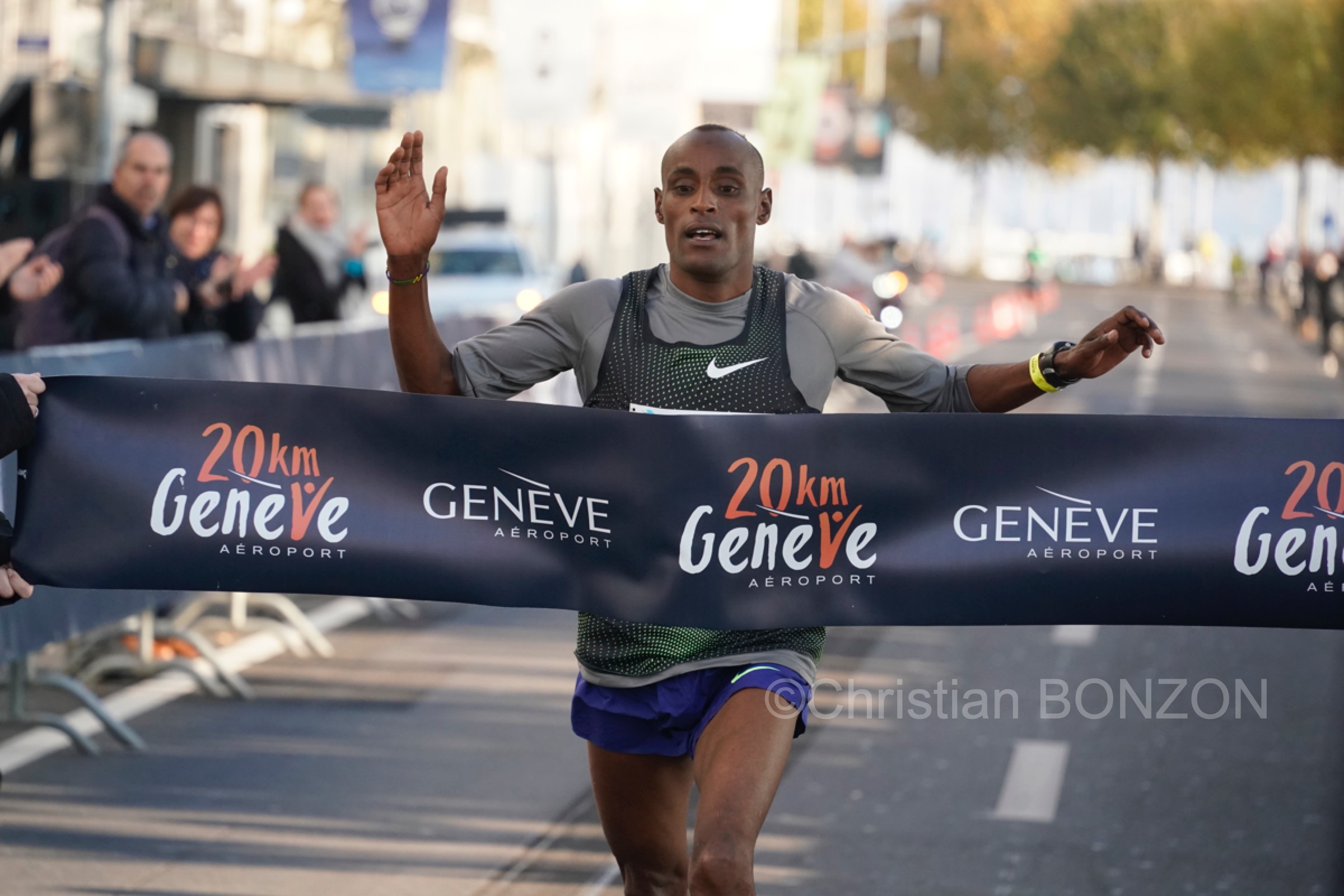 20kmGeneveAeroportz058