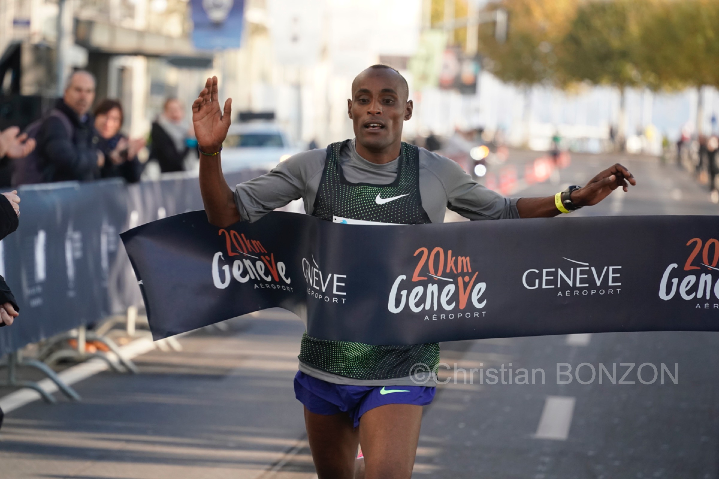 20kmGeneveAeroportz059