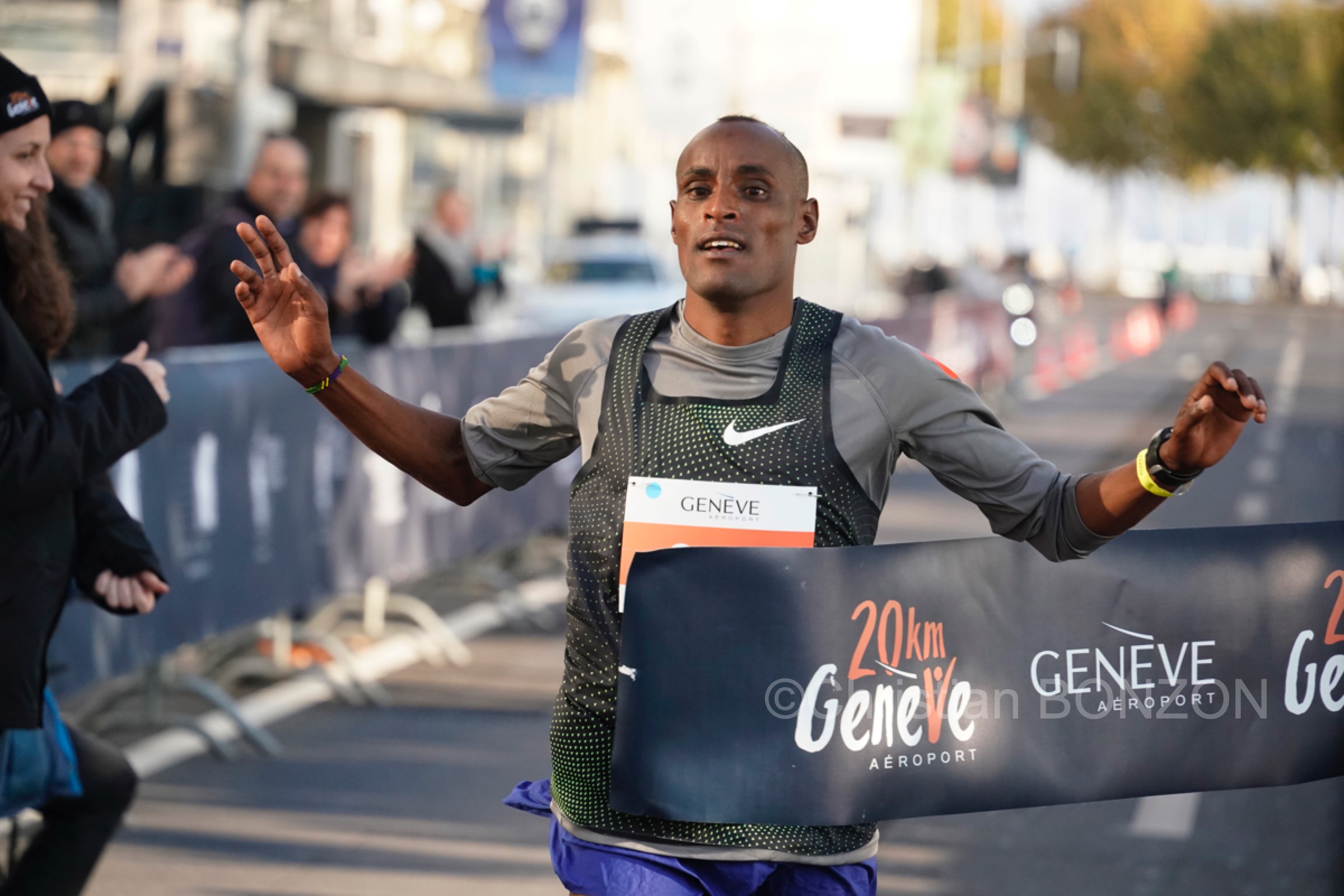 20kmGeneveAeroportz060