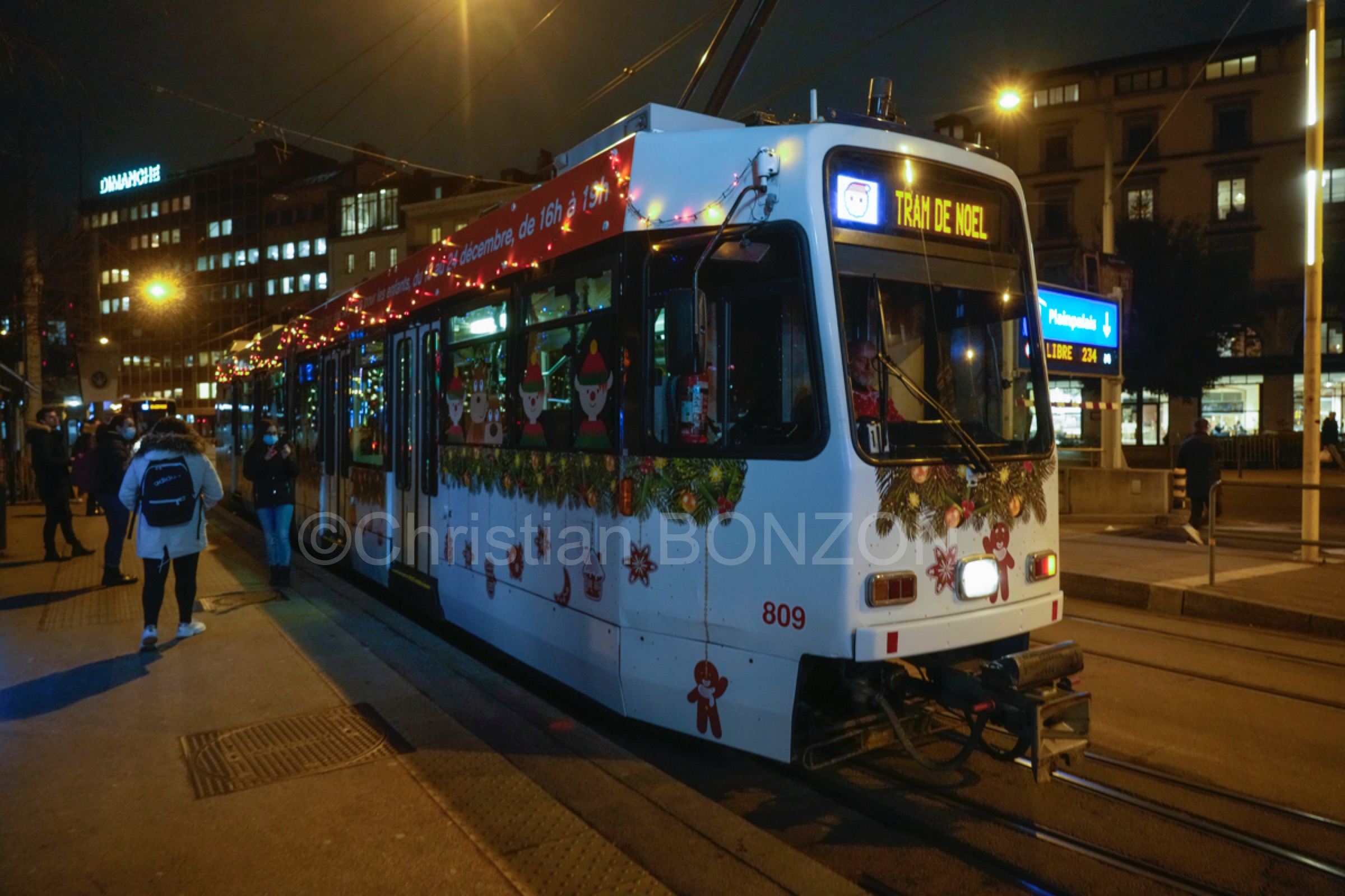 Tram_Noel007