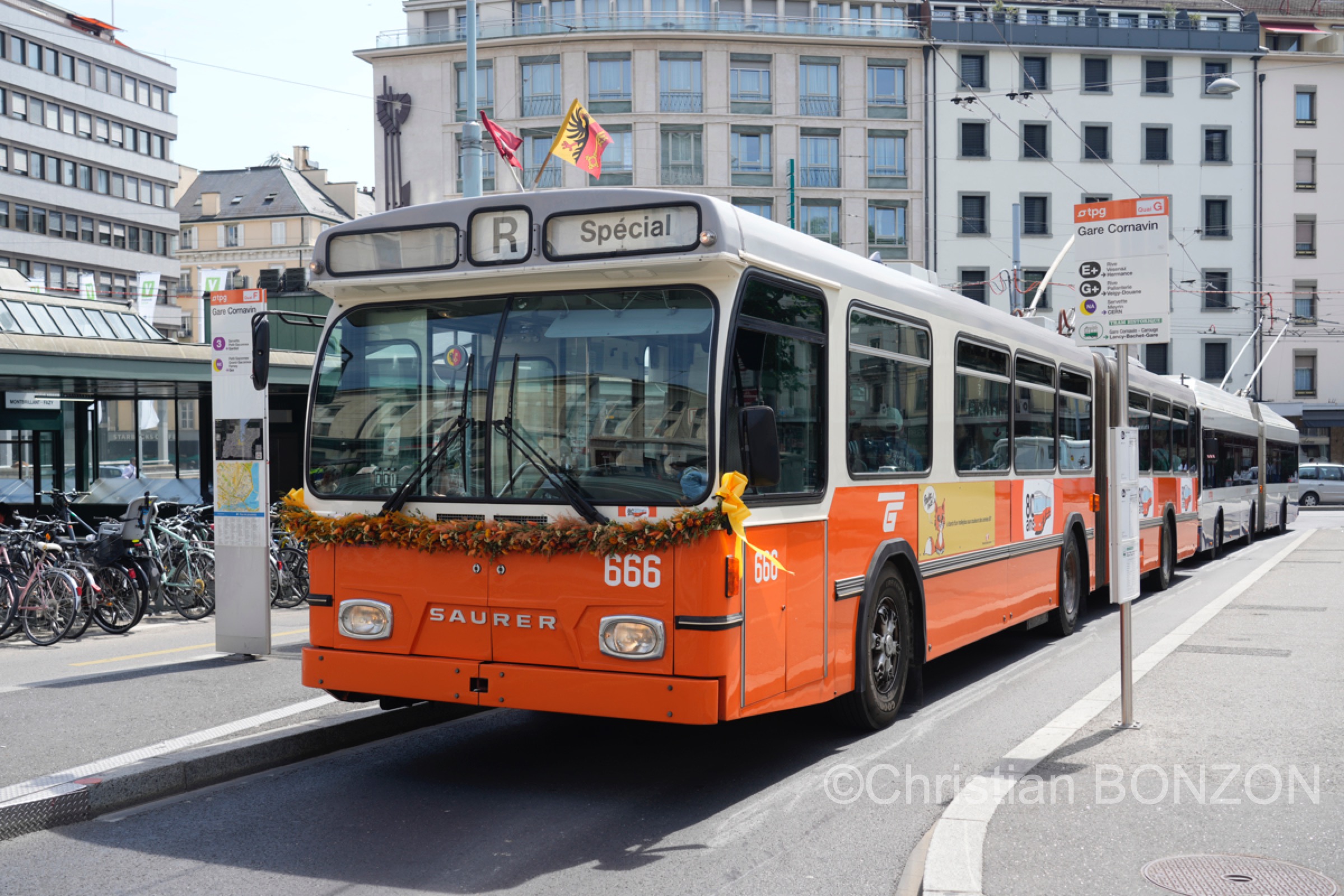 80ans_bus_tpg004