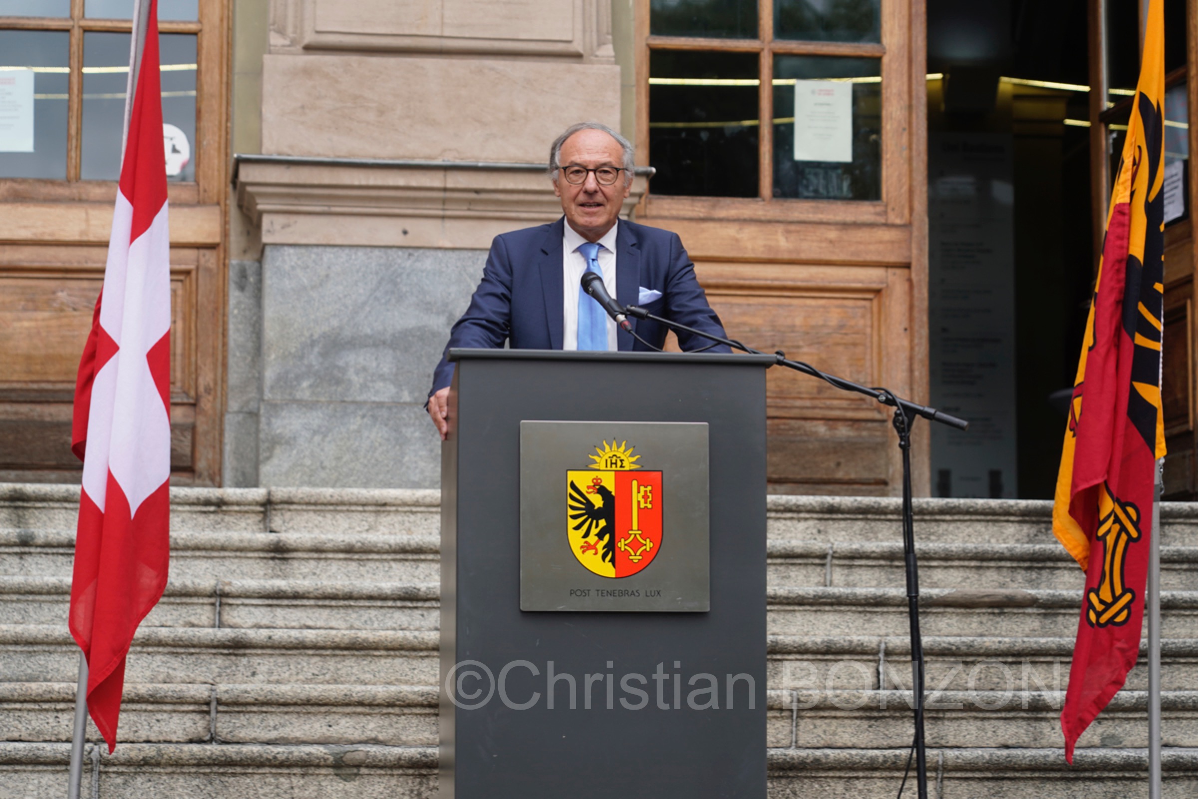 Uni_Bastions_premier_coup_de_pioche003