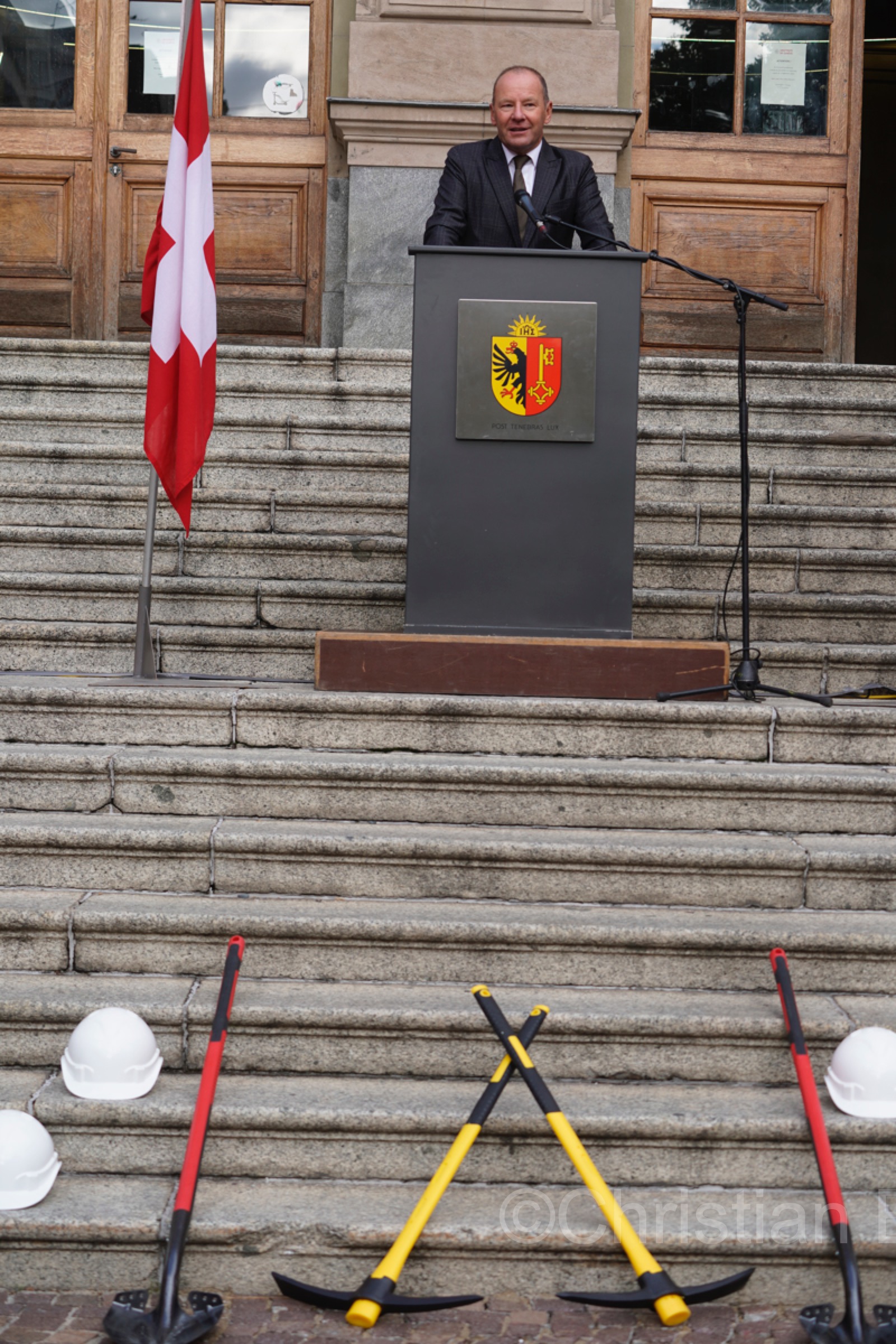 Uni_Bastions_premier_coup_de_pioche005