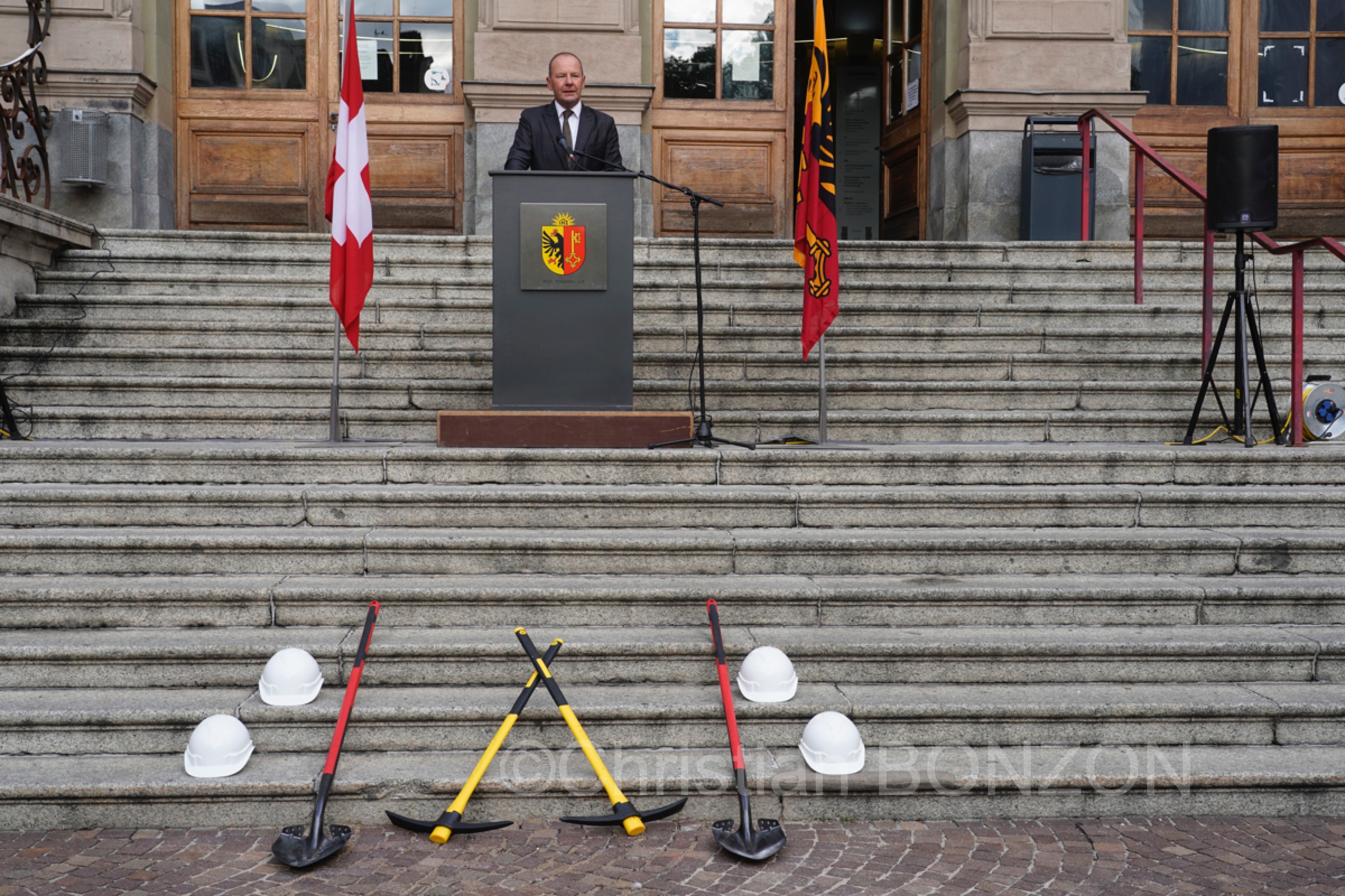 Uni_Bastions_premier_coup_de_pioche006