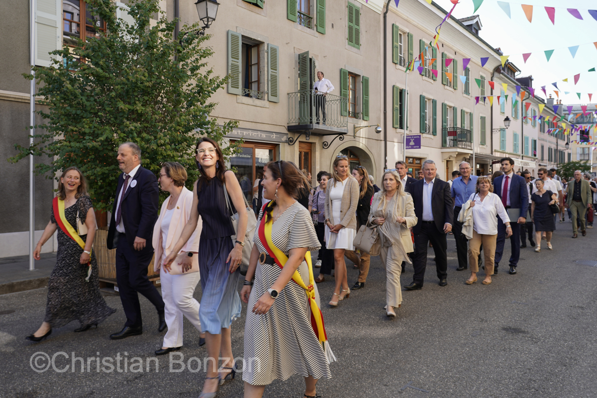 Tram_Carouge_politiques011