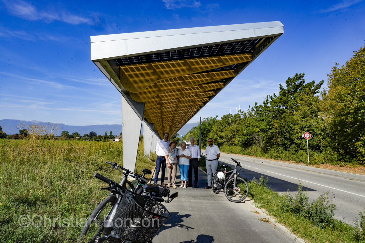 Premiere piste cyclable de Suisse _ÇÊSolar HorizonÊÈ_