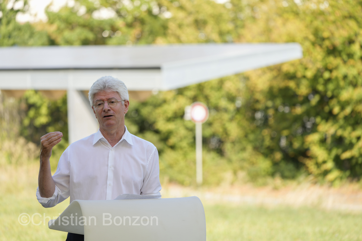 Premiere piste cyclable de Suisse _ÇÊSolar HorizonÊÈ_