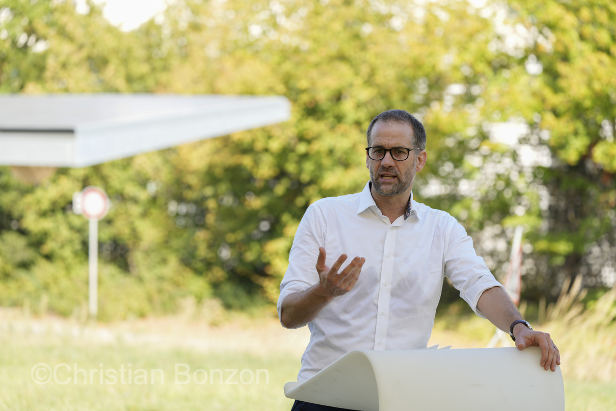 Premiere piste cyclable de Suisse _ÇÊSolar HorizonÊÈ_