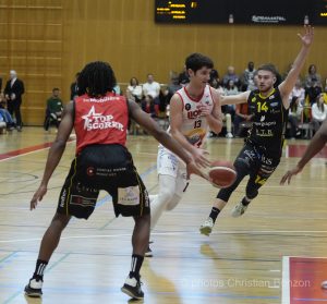 Lyons MontheyÊ(97-68)BasketSalle du Pommier Grand-Saconnex(GE)