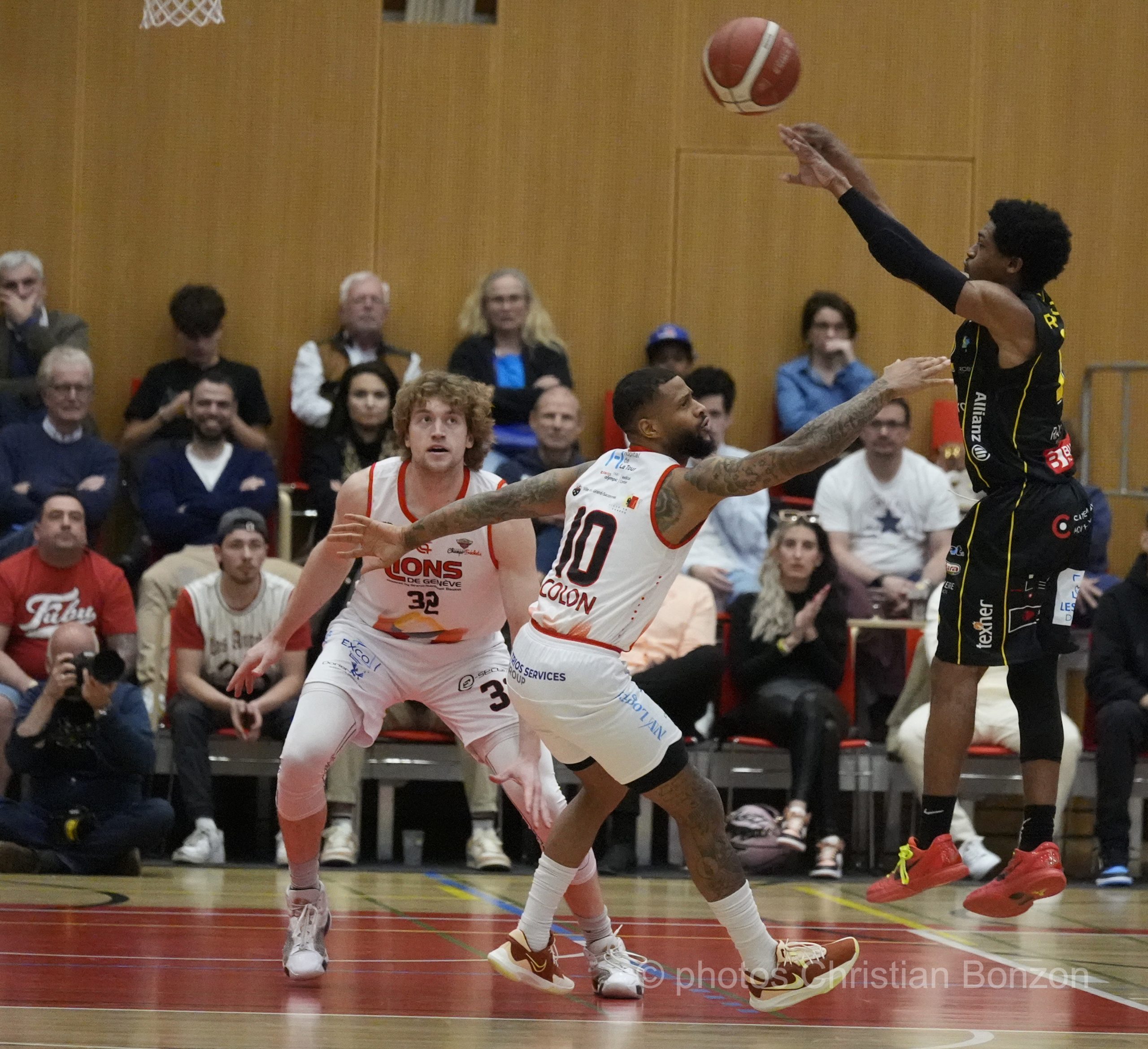 Lyons MontheyÊ(97-68)BasketSalle du Pommier Grand-Saconnex(GE)