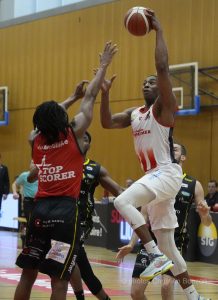 Lyons MontheyÊ(97-68)BasketSalle du Pommier Grand-Saconnex(GE)