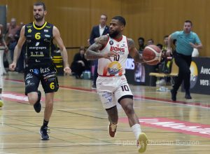 Lyons MontheyÊ(97-68)BasketSalle du Pommier Grand-Saconnex(GE)
