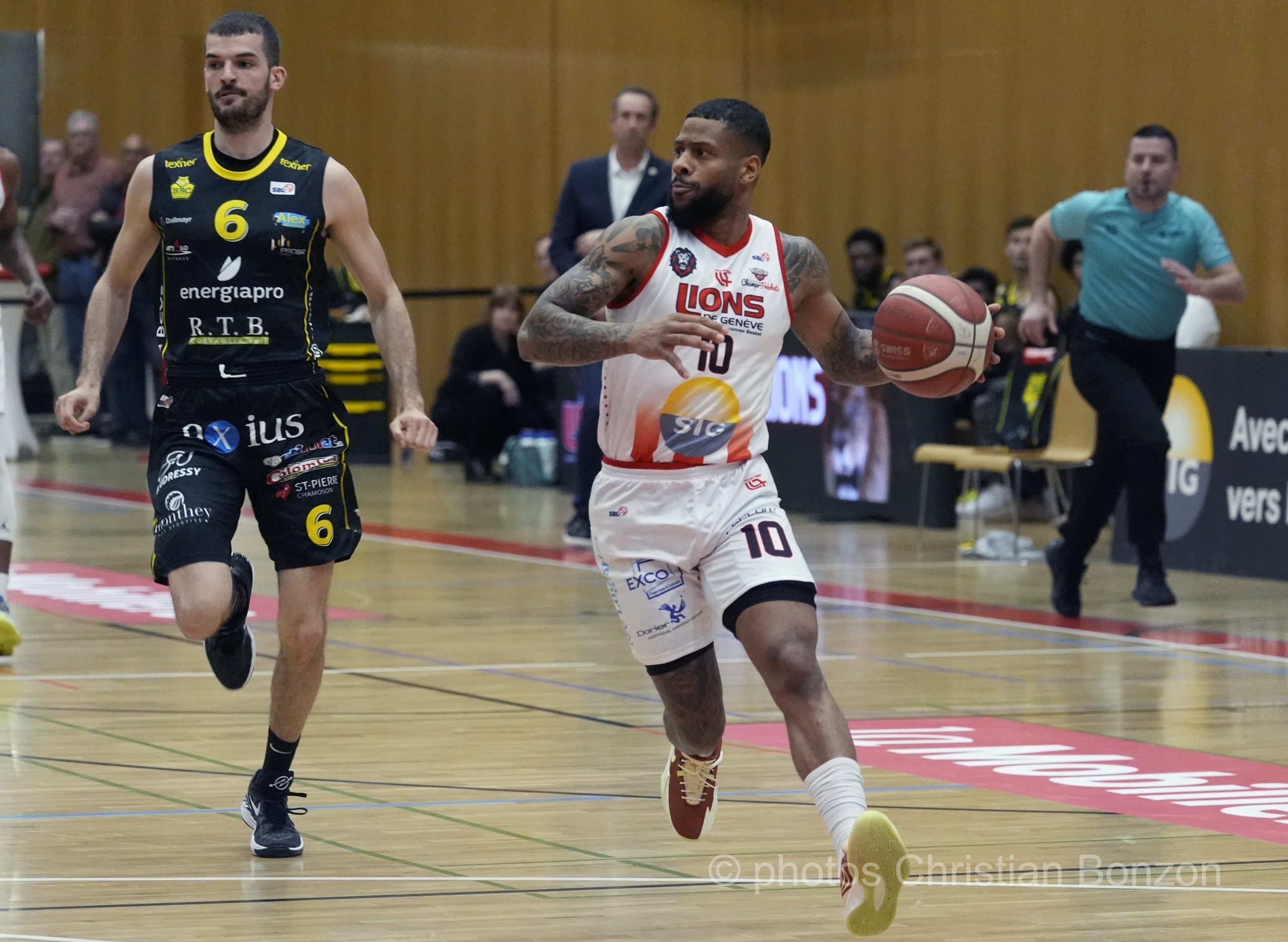 Lyons MontheyÊ(97-68)BasketSalle du Pommier Grand-Saconnex(GE)