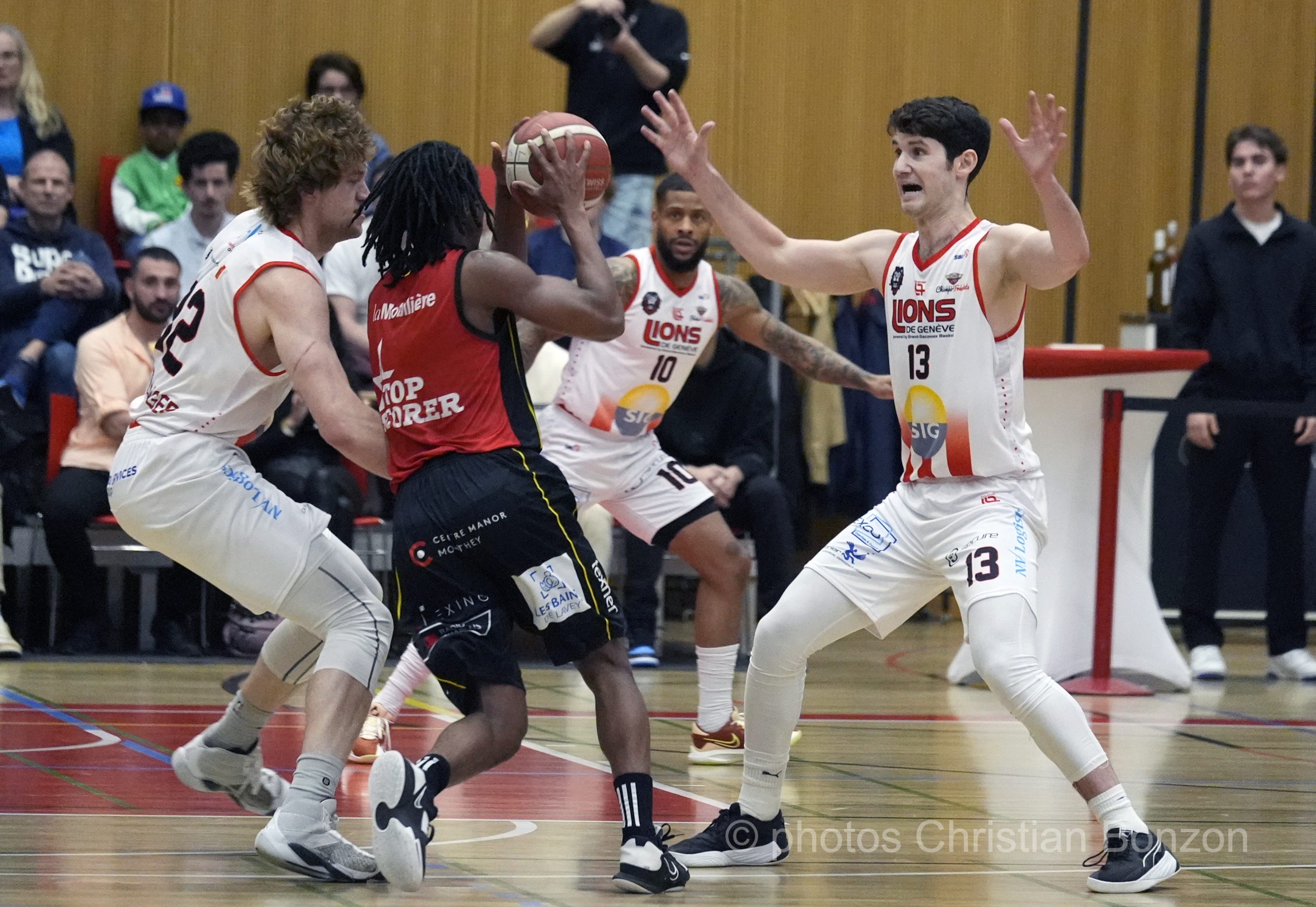 Lyons MontheyÊ(97-68)BasketSalle du Pommier Grand-Saconnex(GE)
