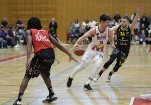 Lyons MontheyÊ(97-68)BasketSalle du Pommier Grand-Saconnex(GE)