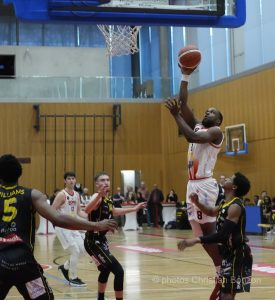 Lyons MontheyÊ(97-68)BasketSalle du Pommier Grand-Saconnex(GE)
