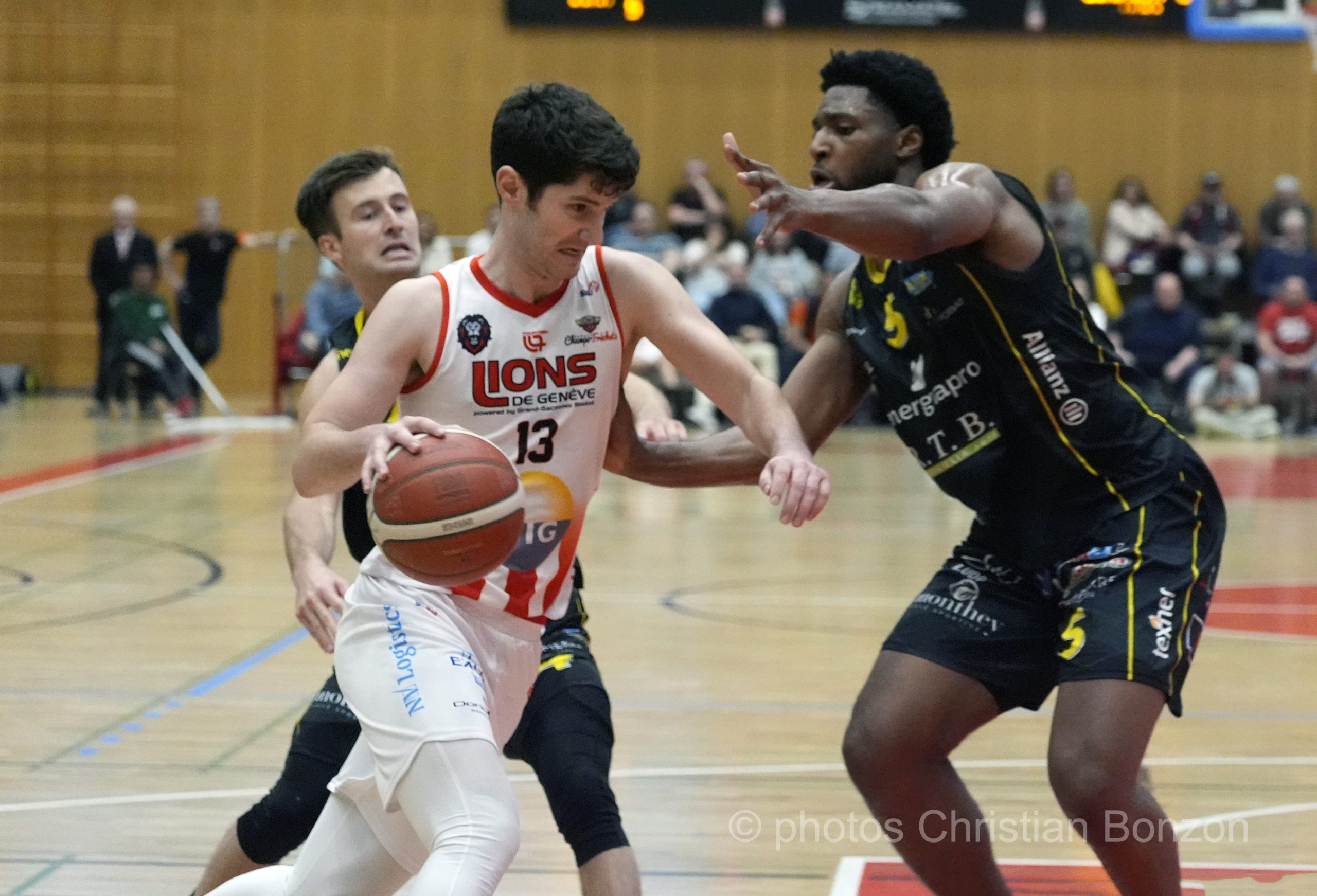 Lyons MontheyÊ(97-68)BasketSalle du Pommier Grand-Saconnex(GE)