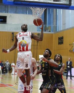 Lyons MontheyÊ(97-68)BasketSalle du Pommier Grand-Saconnex(GE)