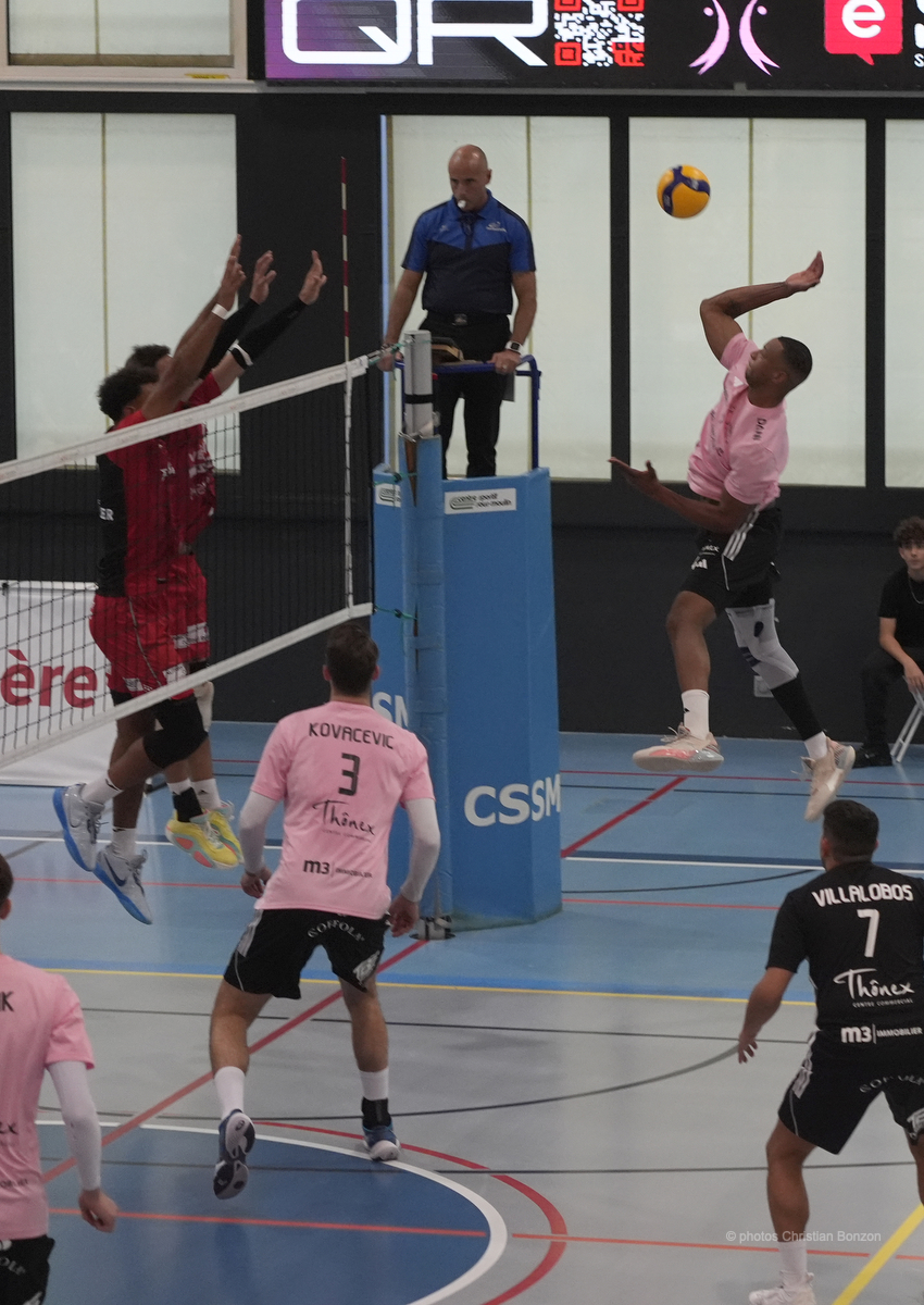 Le Genve Chnois Volleyball recevait Luc Volleyball (Lausanne) au Centre sportif de Sous-Moulin.