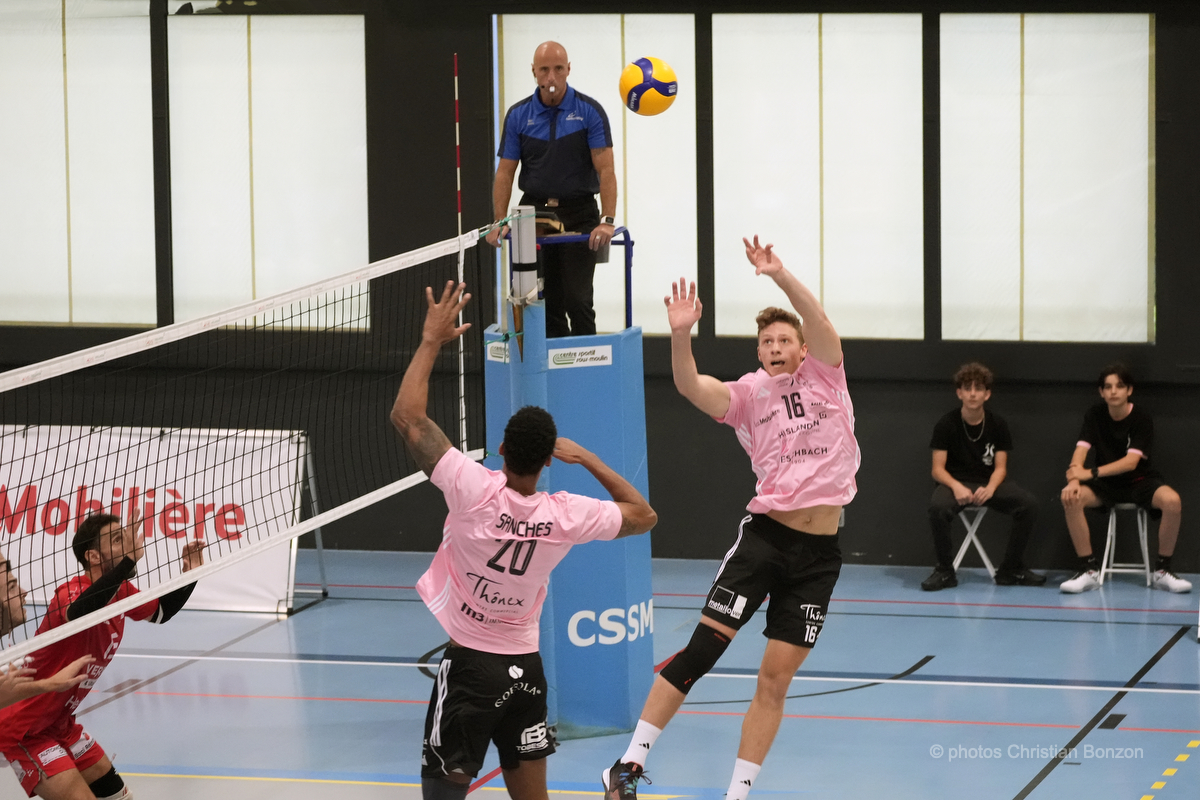 Le Genve Chnois Volleyball recevait Luc Volleyball (Lausanne) au Centre sportif de Sous-Moulin.