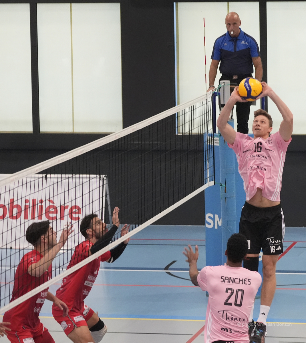 Le Genve Chnois Volleyball recevait Luc Volleyball (Lausanne) au Centre sportif de Sous-Moulin.