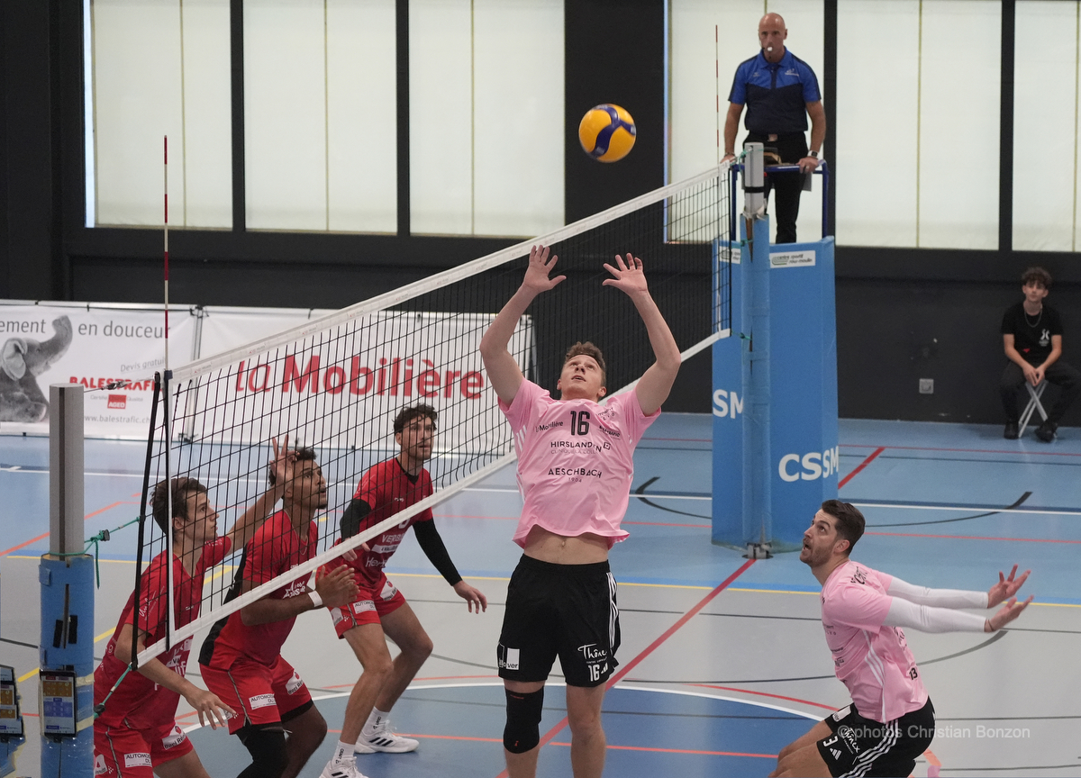 Le Genve Chnois Volleyball recevait Luc Volleyball (Lausanne) au Centre sportif de Sous-Moulin.