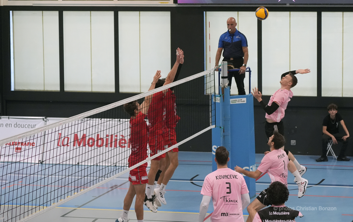 Le Genve Chnois Volleyball recevait Luc Volleyball (Lausanne) au Centre sportif de Sous-Moulin.