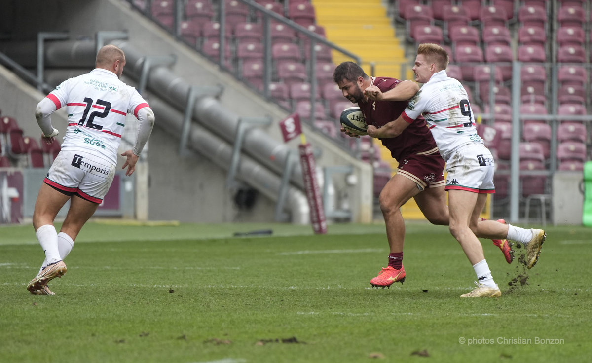 Le Servette Rugby Club recevait au Stade de la Praille (Genve) le Rugby club Nmois (23-16).
