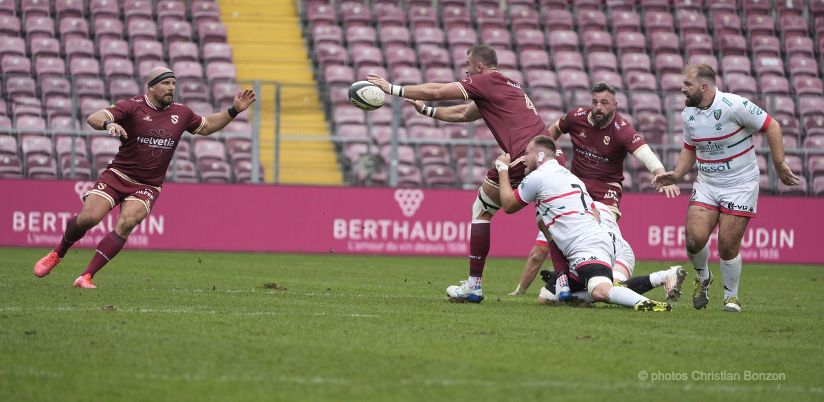 Le Servette Rugby Club recevait au Stade de la Praille (Genve) le Rugby club Nmois (23-16).