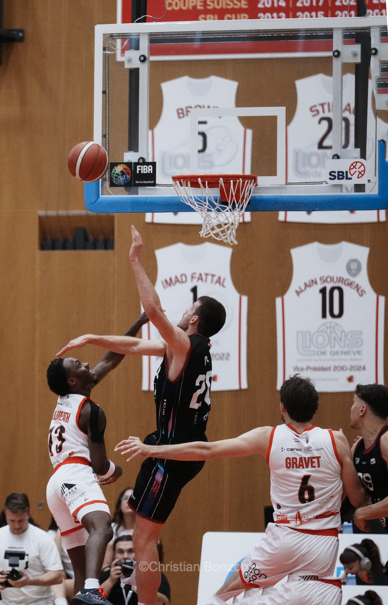 Basket Lions de Genve - Fribourg Olympic Basket (79-81)