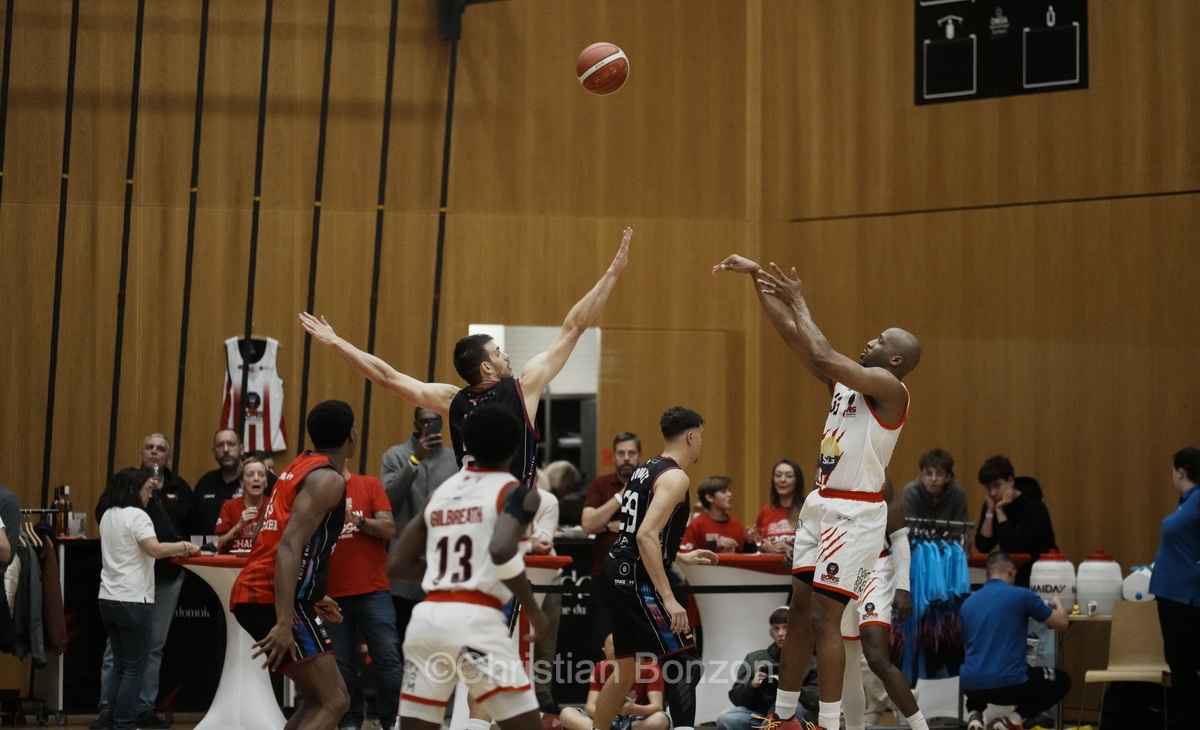 Basket Lions de Genve - Fribourg Olympic Basket (79-81)