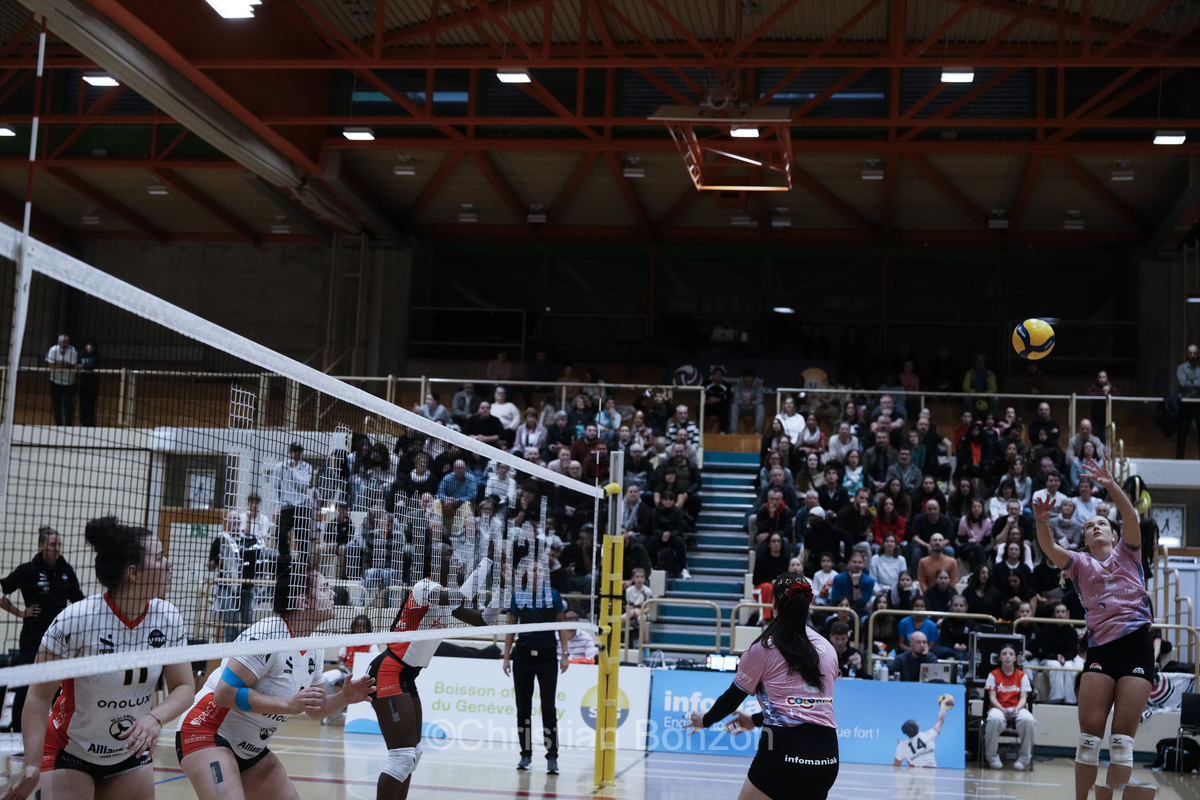 l'quipe fminine dÕInfomaniak Genve Volley
