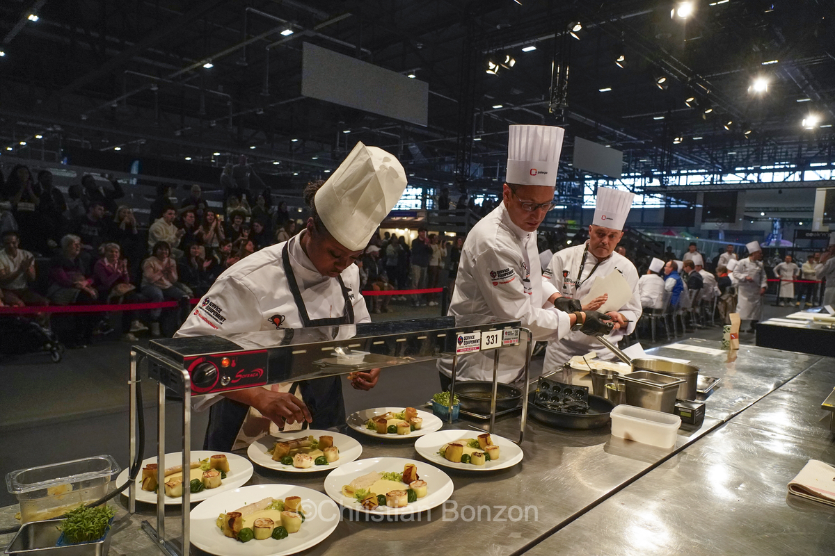 Fte MulticultureConfrence sur les relations bilatrales entre la Suisse et l'Union Europenne  Uni Dufour avec le Conseiller fdral Martin Pfister lle
