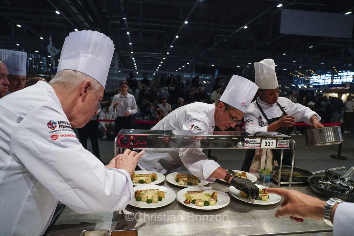 Fte MulticultureConfrence sur les relations bilatrales entre la Suisse et l'Union Europenne  Uni Dufour avec le Conseiller fdral Martin Pfister lle