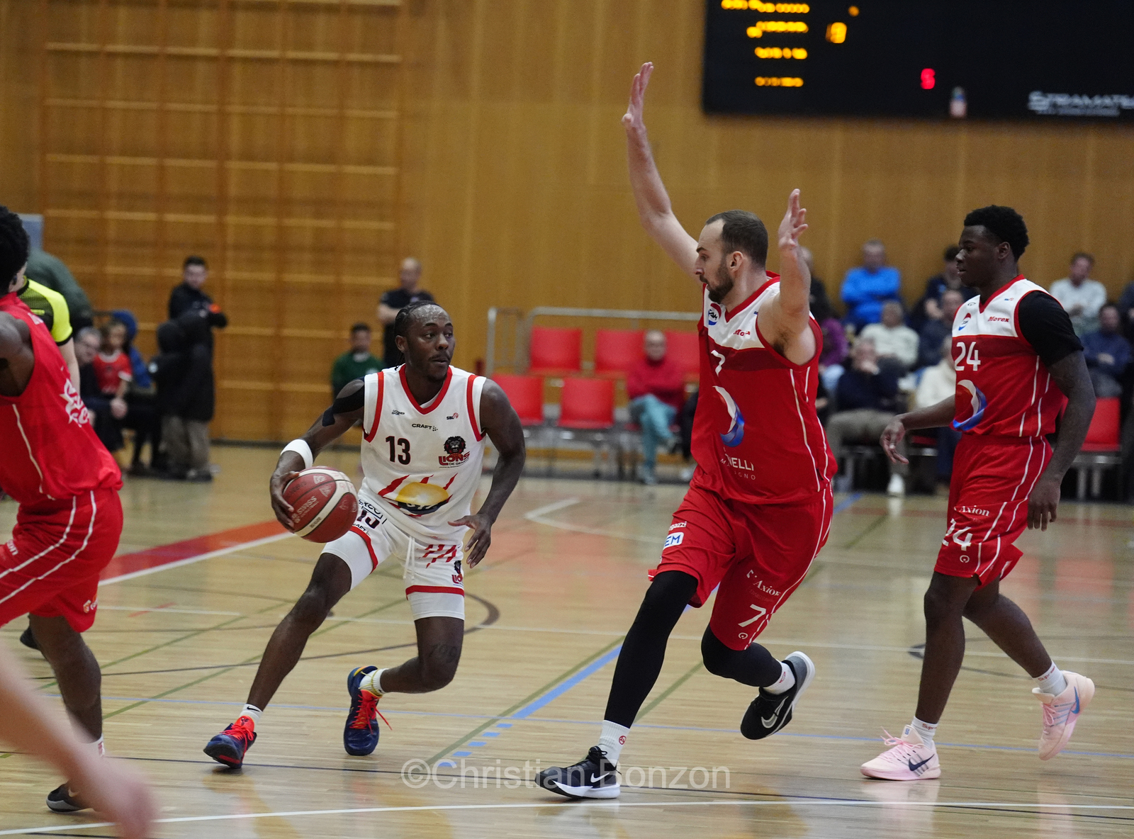 Les Lions de Genve sÕimposent face  Massagno au Pommier