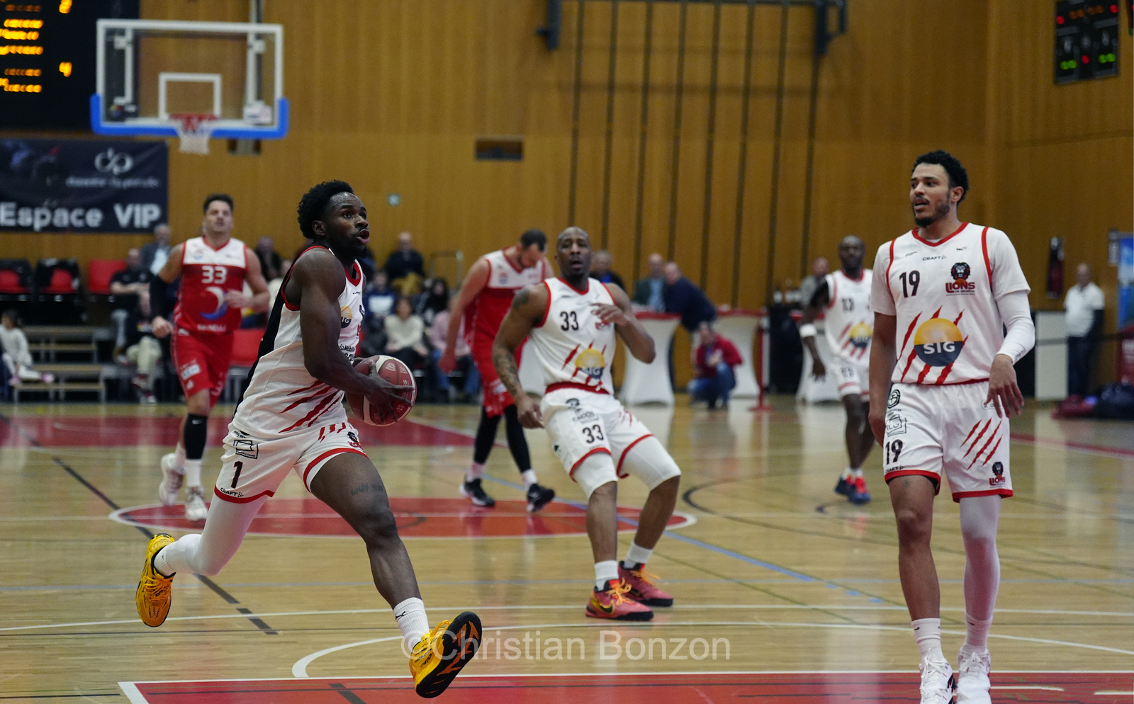 Les Lions de Genve sÕimposent face  Massagno au Pommier