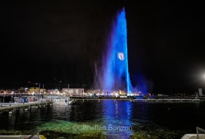 exercice de scurit  proximit des citernes dGenve clbre les 500 ans de son Grand Conseil Le Jet dÕEau sÕillumine en bleu, lÕcusson de la Rpublique rayonne dans la nuit e Vernier