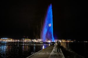 exercice de scurit  proximit des citernes dGenve clbre les 500 ans de son Grand Conseil Le Jet dÕEau sÕillumine en bleu, lÕcusson de la Rpublique rayonne dans la nuit e Vernier